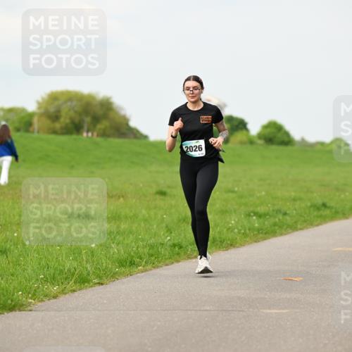 10.05.2026 - 8. Wedeler Halbmarathon Dr. Thomas Lammeyer http://msf.ph/oto/9701240 10.05.2026 11:42:15 Laufen 2026 meine-sportfotos.de