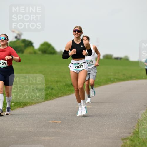 10.05.2026 - 8. Wedeler Halbmarathon Dr. Thomas Lammeyer http://msf.ph/oto/9701295 10.05.2026 11:42:30 Laufen 2124, 2037, 2179 meine-sportfotos.de