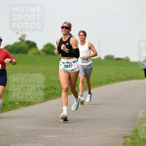 10.05.2026 - 8. Wedeler Halbmarathon Dr. Thomas Lammeyer http://msf.ph/oto/9701299 10.05.2026 11:42:30 Laufen 2124, 2037 meine-sportfotos.de