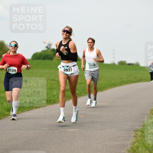 10.05.2026 - 8. Wedeler Halbmarathon Dr. Thomas Lammeyer http://msf.ph/oto/9701303 10.05.2026 11:42:31 Laufen 2124, 2037, 2179 meine-sportfotos.de