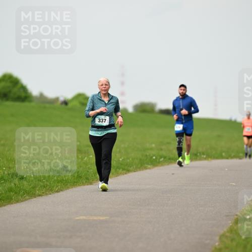 10.05.2026 - 8. Wedeler Halbmarathon Dr. Thomas Lammeyer http://msf.ph/oto/9701337 10.05.2026 11:42:45 Laufen 337 meine-sportfotos.de