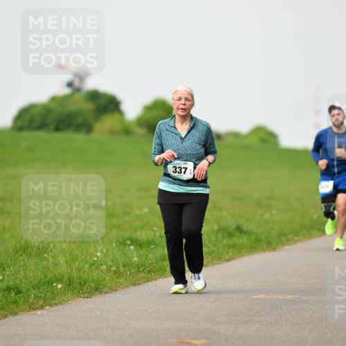 10.05.2026 - 8. Wedeler Halbmarathon Dr. Thomas Lammeyer http://msf.ph/oto/9701370 10.05.2026 11:42:49 Laufen 337, 129 meine-sportfotos.de