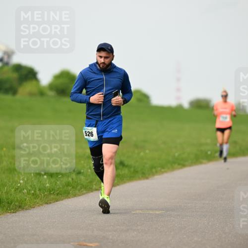 10.05.2026 - 8. Wedeler Halbmarathon Dr. Thomas Lammeyer http://msf.ph/oto/9701381 10.05.2026 11:42:54 Laufen 526 meine-sportfotos.de