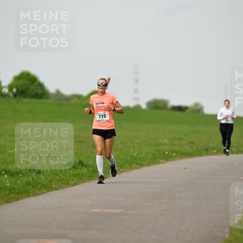 10.05.2026 - 8. Wedeler Halbmarathon Dr. Thomas Lammeyer http://msf.ph/oto/9701387 10.05.2026 11:42:59 Laufen 715 meine-sportfotos.de
