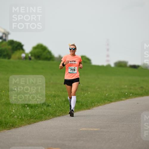 10.05.2026 - 8. Wedeler Halbmarathon Dr. Thomas Lammeyer http://msf.ph/oto/9701392 10.05.2026 11:42:59 Laufen 715 meine-sportfotos.de