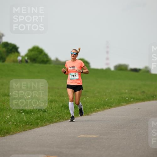 10.05.2026 - 8. Wedeler Halbmarathon Dr. Thomas Lammeyer http://msf.ph/oto/9701393 10.05.2026 11:42:59 Laufen 715 meine-sportfotos.de