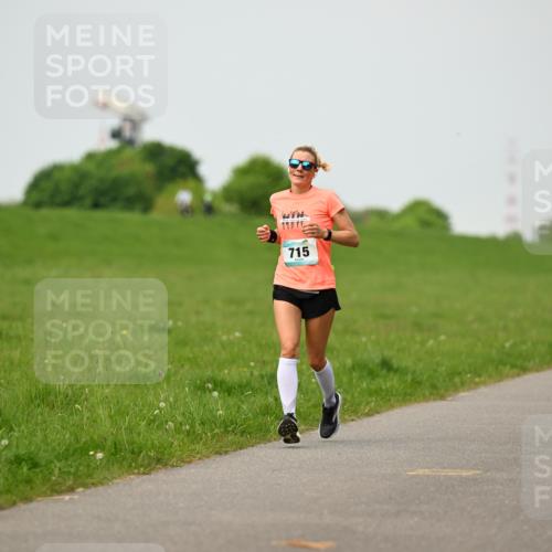 10.05.2026 - 8. Wedeler Halbmarathon Dr. Thomas Lammeyer http://msf.ph/oto/9701401 10.05.2026 11:43:00 Laufen 771, 715 meine-sportfotos.de