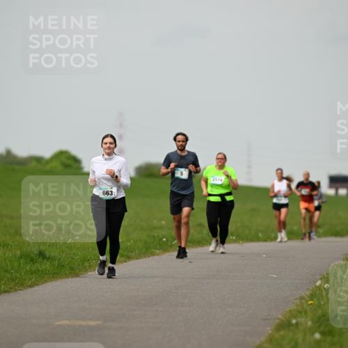 10.05.2026 - 8. Wedeler Halbmarathon Dr. Thomas Lammeyer http://msf.ph/oto/9701424 10.05.2026 11:43:10 Laufen 663, 2174 meine-sportfotos.de
