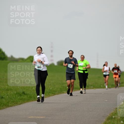 10.05.2026 - 8. Wedeler Halbmarathon Dr. Thomas Lammeyer http://msf.ph/oto/9701431 10.05.2026 11:43:11 Laufen 663, 2174 meine-sportfotos.de