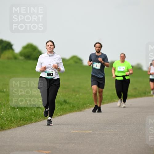 10.05.2026 - 8. Wedeler Halbmarathon Dr. Thomas Lammeyer http://msf.ph/oto/9701453 10.05.2026 11:43:14 Laufen 663, 2174 meine-sportfotos.de