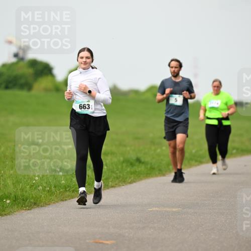 10.05.2026 - 8. Wedeler Halbmarathon Dr. Thomas Lammeyer http://msf.ph/oto/9701461 10.05.2026 11:43:15 Laufen 663 meine-sportfotos.de