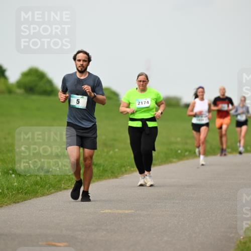 10.05.2026 - 8. Wedeler Halbmarathon Dr. Thomas Lammeyer http://msf.ph/oto/9701473 10.05.2026 11:43:18 Laufen 563, 2174 meine-sportfotos.de
