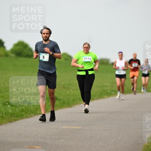 10.05.2026 - 8. Wedeler Halbmarathon Dr. Thomas Lammeyer http://msf.ph/oto/9701474 10.05.2026 11:43:18 Laufen 2174 meine-sportfotos.de