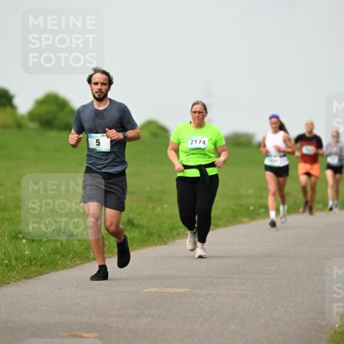10.05.2026 - 8. Wedeler Halbmarathon Dr. Thomas Lammeyer http://msf.ph/oto/9701475 10.05.2026 11:43:18 Laufen 2174 meine-sportfotos.de