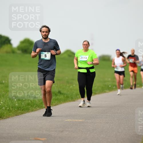 10.05.2026 - 8. Wedeler Halbmarathon Dr. Thomas Lammeyer http://msf.ph/oto/9701476 10.05.2026 11:43:18 Laufen 2174 meine-sportfotos.de