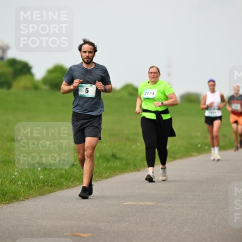10.05.2026 - 8. Wedeler Halbmarathon Dr. Thomas Lammeyer http://msf.ph/oto/9701477 10.05.2026 11:43:18 Laufen 663, 2174 meine-sportfotos.de