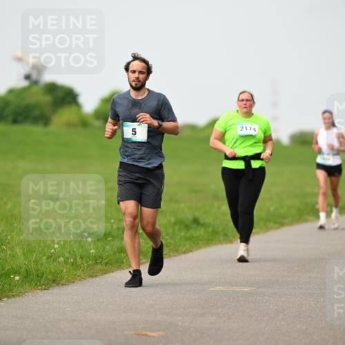 10.05.2026 - 8. Wedeler Halbmarathon Dr. Thomas Lammeyer http://msf.ph/oto/9701479 10.05.2026 11:43:19 Laufen 663, 2174 meine-sportfotos.de