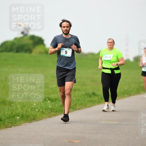 10.05.2026 - 8. Wedeler Halbmarathon Dr. Thomas Lammeyer http://msf.ph/oto/9701481 10.05.2026 11:43:19 Laufen 663, 2174 meine-sportfotos.de