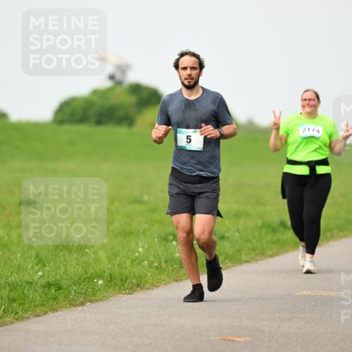 10.05.2026 - 8. Wedeler Halbmarathon Dr. Thomas Lammeyer http://msf.ph/oto/9701486 10.05.2026 11:43:20 Laufen 2174 meine-sportfotos.de