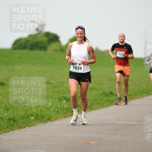 10.05.2026 - 8. Wedeler Halbmarathon Dr. Thomas Lammeyer http://msf.ph/oto/9701517 10.05.2026 11:43:25 Laufen 1031 meine-sportfotos.de