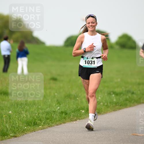 10.05.2026 - 8. Wedeler Halbmarathon Dr. Thomas Lammeyer http://msf.ph/oto/9701526 10.05.2026 11:43:26 Laufen 1031 meine-sportfotos.de