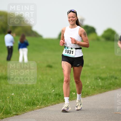 10.05.2026 - 8. Wedeler Halbmarathon Dr. Thomas Lammeyer http://msf.ph/oto/9701528 10.05.2026 11:43:27 Laufen 1031 meine-sportfotos.de