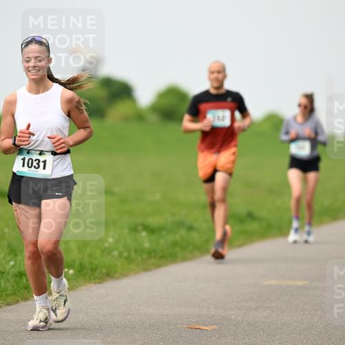 10.05.2026 - 8. Wedeler Halbmarathon Dr. Thomas Lammeyer http://msf.ph/oto/9701530 10.05.2026 11:43:27 Laufen 1031 meine-sportfotos.de