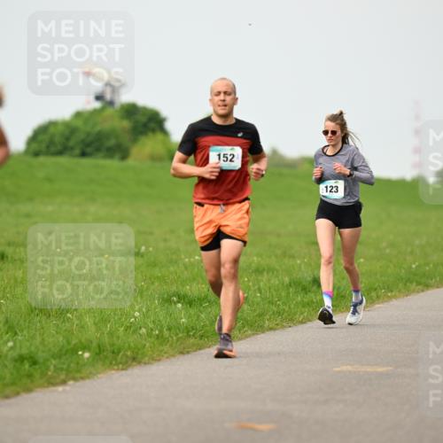 10.05.2026 - 8. Wedeler Halbmarathon Dr. Thomas Lammeyer http://msf.ph/oto/9701533 10.05.2026 11:43:28 Laufen 1031, 152, 123 meine-sportfotos.de