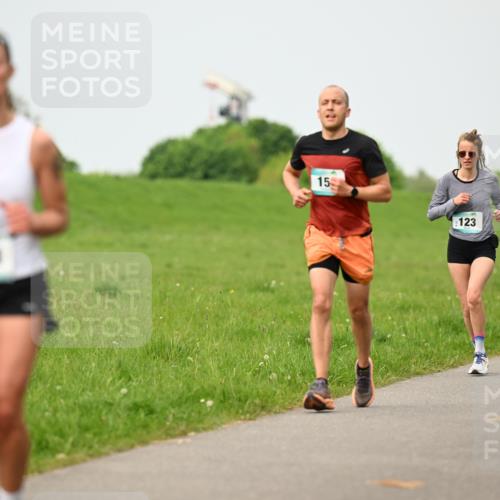 10.05.2026 - 8. Wedeler Halbmarathon Dr. Thomas Lammeyer http://msf.ph/oto/9701534 10.05.2026 11:43:28 Laufen 1025, 123 meine-sportfotos.de