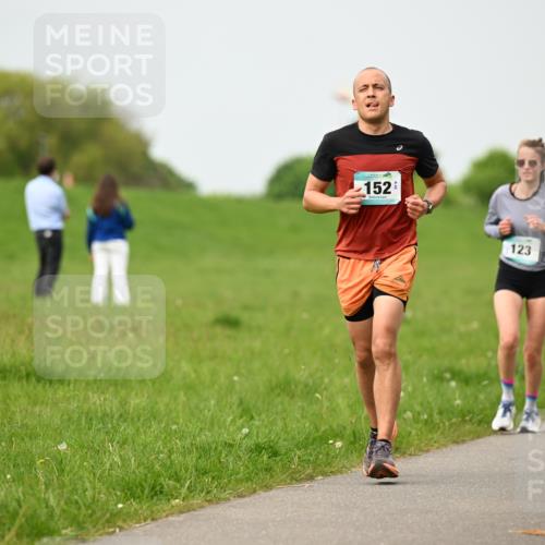 10.05.2026 - 8. Wedeler Halbmarathon Dr. Thomas Lammeyer http://msf.ph/oto/9701539 10.05.2026 11:43:29 Laufen 152, 123 meine-sportfotos.de