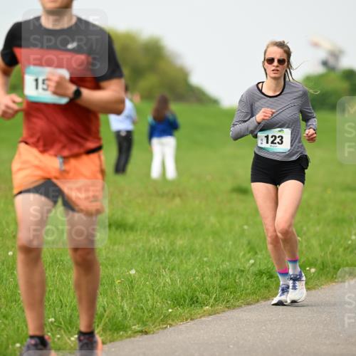 10.05.2026 - 8. Wedeler Halbmarathon Dr. Thomas Lammeyer http://msf.ph/oto/9701551 10.05.2026 11:43:31 Laufen 123 meine-sportfotos.de