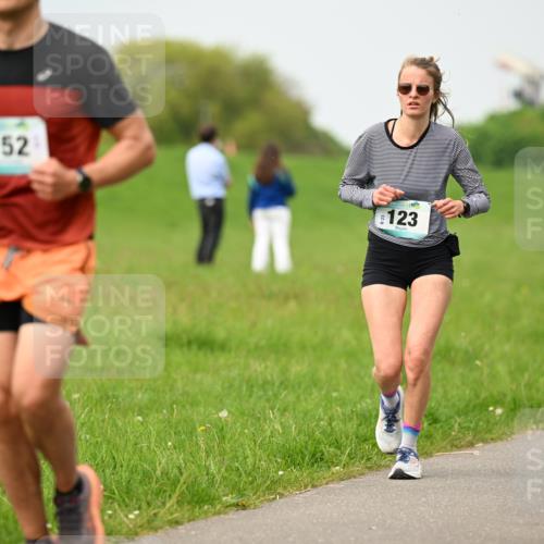 10.05.2026 - 8. Wedeler Halbmarathon Dr. Thomas Lammeyer http://msf.ph/oto/9701555 10.05.2026 11:43:32 Laufen 152, 123 meine-sportfotos.de