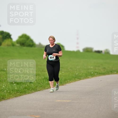 10.05.2026 - 8. Wedeler Halbmarathon Dr. Thomas Lammeyer http://msf.ph/oto/9701557 10.05.2026 11:43:49 Laufen 854 meine-sportfotos.de