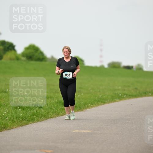 10.05.2026 - 8. Wedeler Halbmarathon Dr. Thomas Lammeyer http://msf.ph/oto/9701558 10.05.2026 11:43:49 Laufen 854 meine-sportfotos.de