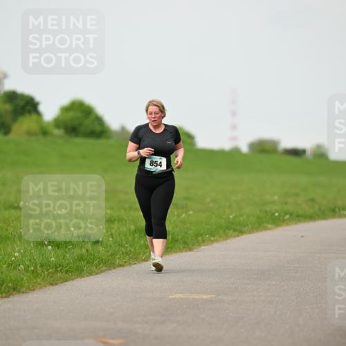10.05.2026 - 8. Wedeler Halbmarathon Dr. Thomas Lammeyer http://msf.ph/oto/9701560 10.05.2026 11:43:49 Laufen 854 meine-sportfotos.de