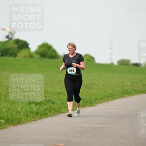 10.05.2026 - 8. Wedeler Halbmarathon Dr. Thomas Lammeyer http://msf.ph/oto/9701562 10.05.2026 11:43:50 Laufen 854 meine-sportfotos.de