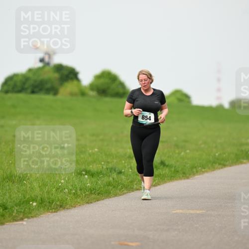 10.05.2026 - 8. Wedeler Halbmarathon Dr. Thomas Lammeyer http://msf.ph/oto/9701565 10.05.2026 11:43:50 Laufen 854 meine-sportfotos.de