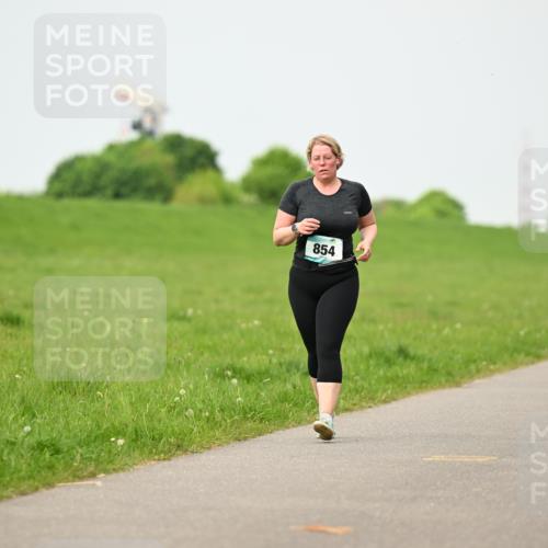 10.05.2026 - 8. Wedeler Halbmarathon Dr. Thomas Lammeyer http://msf.ph/oto/9701570 10.05.2026 11:43:51 Laufen 854 meine-sportfotos.de