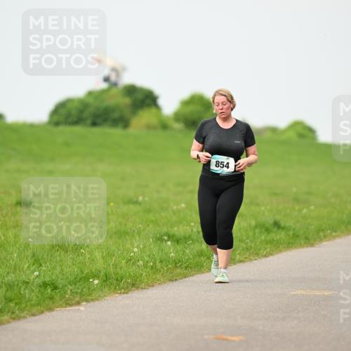 10.05.2026 - 8. Wedeler Halbmarathon Dr. Thomas Lammeyer http://msf.ph/oto/9701571 10.05.2026 11:43:51 Laufen 854 meine-sportfotos.de