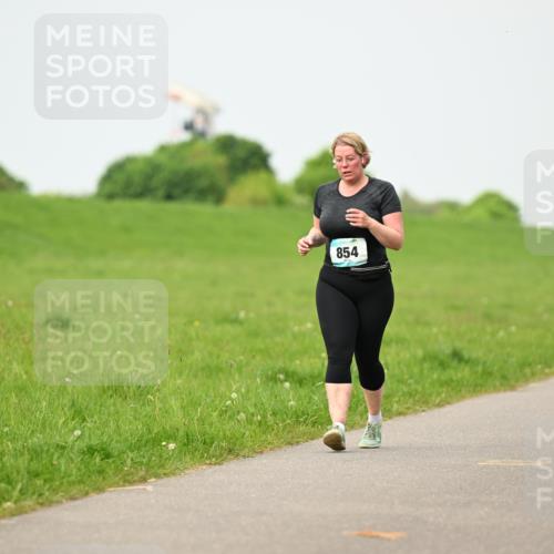 10.05.2026 - 8. Wedeler Halbmarathon Dr. Thomas Lammeyer http://msf.ph/oto/9701574 10.05.2026 11:43:51 Laufen 854 meine-sportfotos.de