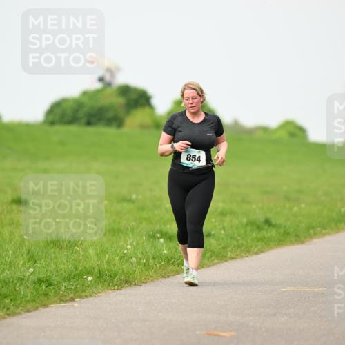 10.05.2026 - 8. Wedeler Halbmarathon Dr. Thomas Lammeyer http://msf.ph/oto/9701576 10.05.2026 11:43:52 Laufen 854 meine-sportfotos.de