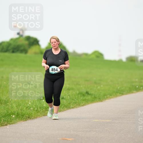 10.05.2026 - 8. Wedeler Halbmarathon Dr. Thomas Lammeyer http://msf.ph/oto/9701577 10.05.2026 11:43:52 Laufen 854 meine-sportfotos.de