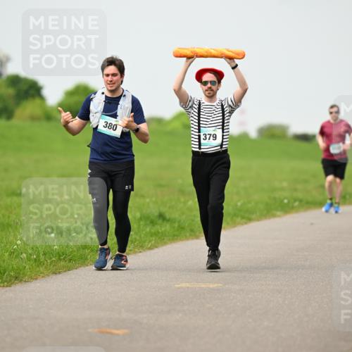 10.05.2026 - 8. Wedeler Halbmarathon Dr. Thomas Lammeyer http://msf.ph/oto/9701581 10.05.2026 11:44:07 Laufen 2230, 380, 379 meine-sportfotos.de