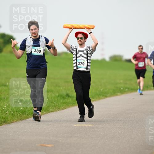 10.05.2026 - 8. Wedeler Halbmarathon Dr. Thomas Lammeyer http://msf.ph/oto/9701585 10.05.2026 11:44:07 Laufen 380, 379, 2230 meine-sportfotos.de