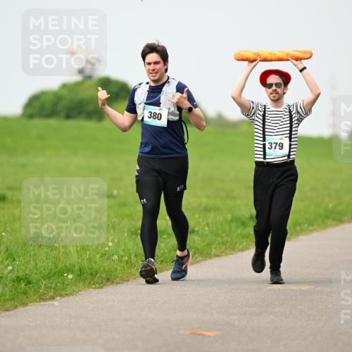 10.05.2026 - 8. Wedeler Halbmarathon Dr. Thomas Lammeyer http://msf.ph/oto/9701588 10.05.2026 11:44:08 Laufen 380, 379 meine-sportfotos.de