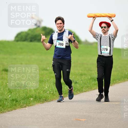 10.05.2026 - 8. Wedeler Halbmarathon Dr. Thomas Lammeyer http://msf.ph/oto/9701589 10.05.2026 11:44:08 Laufen 380, 379 meine-sportfotos.de