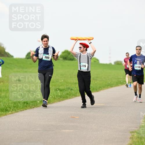 10.05.2026 - 8. Wedeler Halbmarathon Dr. Thomas Lammeyer http://msf.ph/oto/9701593 10.05.2026 11:44:09 Laufen 380, 379, 2230 meine-sportfotos.de