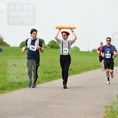 10.05.2026 - 8. Wedeler Halbmarathon Dr. Thomas Lammeyer http://msf.ph/oto/9701594 10.05.2026 11:44:09 Laufen 380, 379, 2230 meine-sportfotos.de