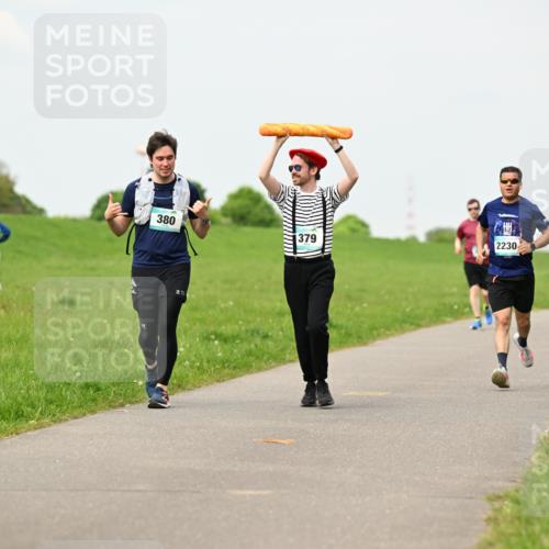 10.05.2026 - 8. Wedeler Halbmarathon Dr. Thomas Lammeyer http://msf.ph/oto/9701595 10.05.2026 11:44:09 Laufen 380, 379, 2230 meine-sportfotos.de