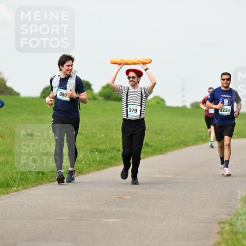 10.05.2026 - 8. Wedeler Halbmarathon Dr. Thomas Lammeyer http://msf.ph/oto/9701596 10.05.2026 11:44:09 Laufen 380, 379, 2230 meine-sportfotos.de